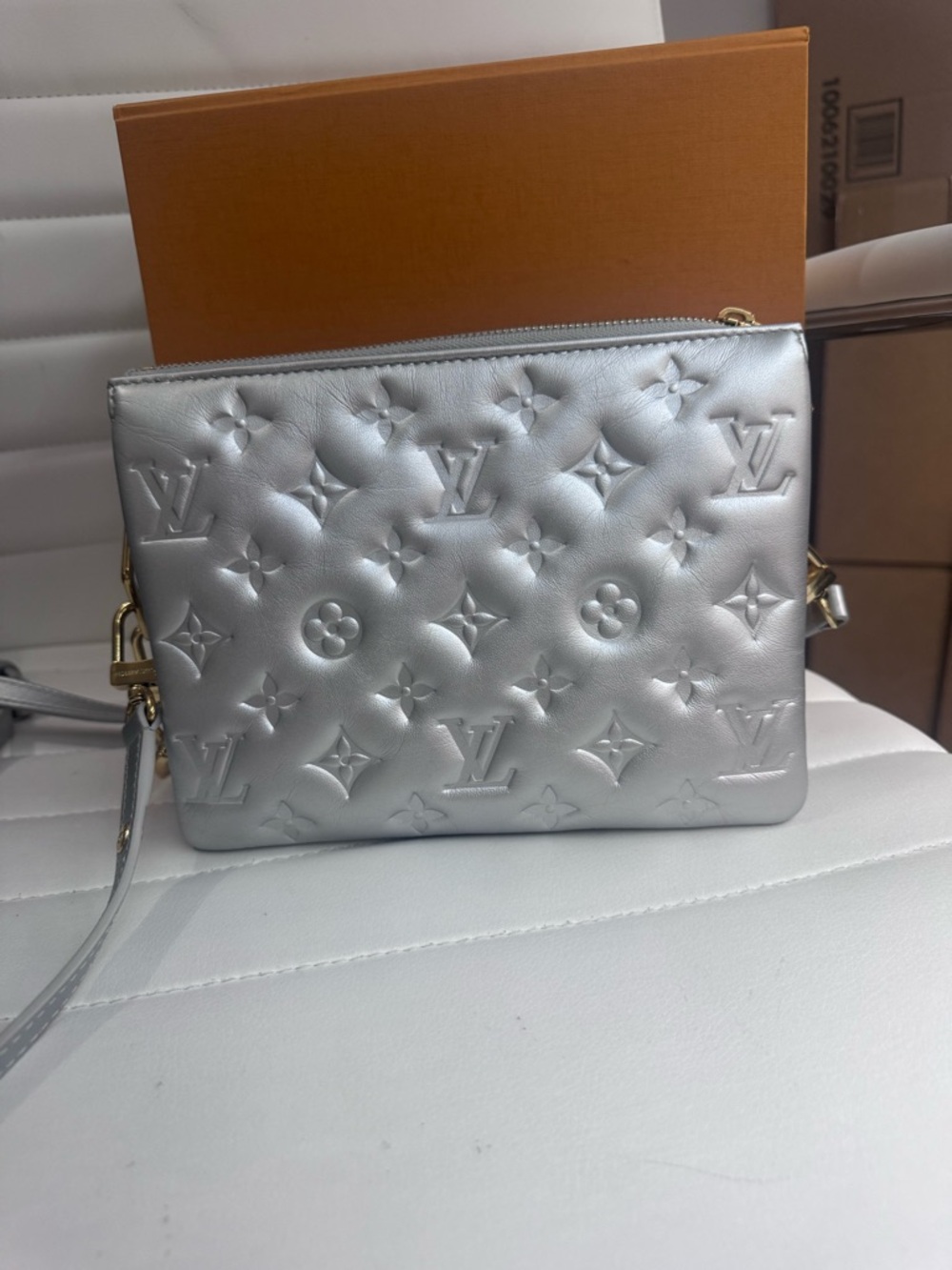 Louis Vuitton Limited edition Silver Coussin - Picture 6 of 8